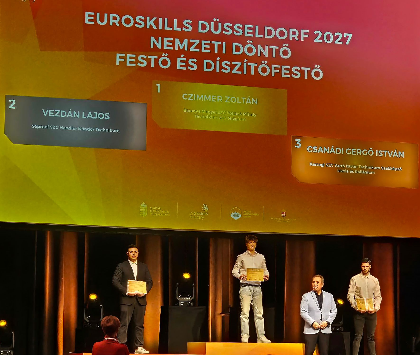 Szkama Sztár Festö.jpg